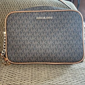 Micheal Kors Crossbody